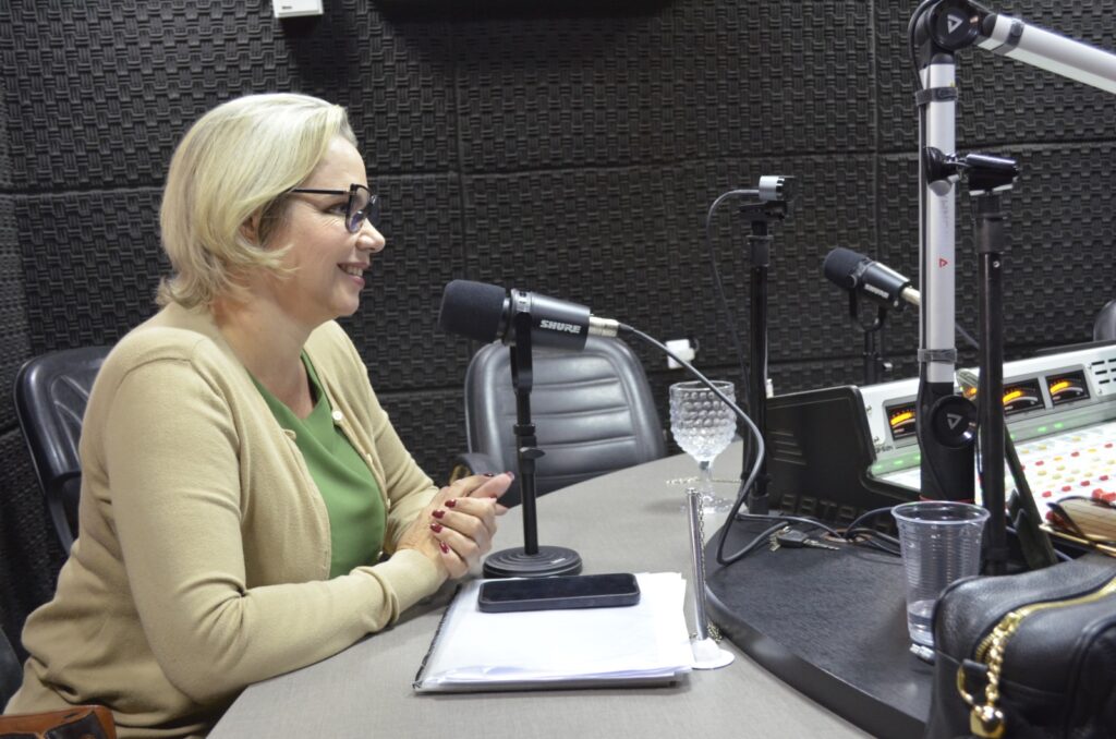 Infectologista do Hospital Estadual do Centro-Norte Goiano (HCN), Dra. Nívia Ferreira, participou do programa ATITUDE 93, na Rádio Uruaçu FM.