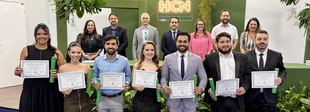 Formatura histórica da primeira turma de residentes em Cirurgia Geral e segunda em Clínica Médica no Hospital Estadual do Centro-Norte Goiano (HCN).