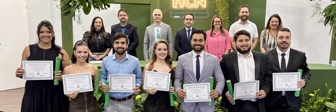 Formatura histórica da primeira turma de residentes em Cirurgia Geral e segunda em Clínica Médica no Hospital Estadual do Centro-Norte Goiano (HCN).