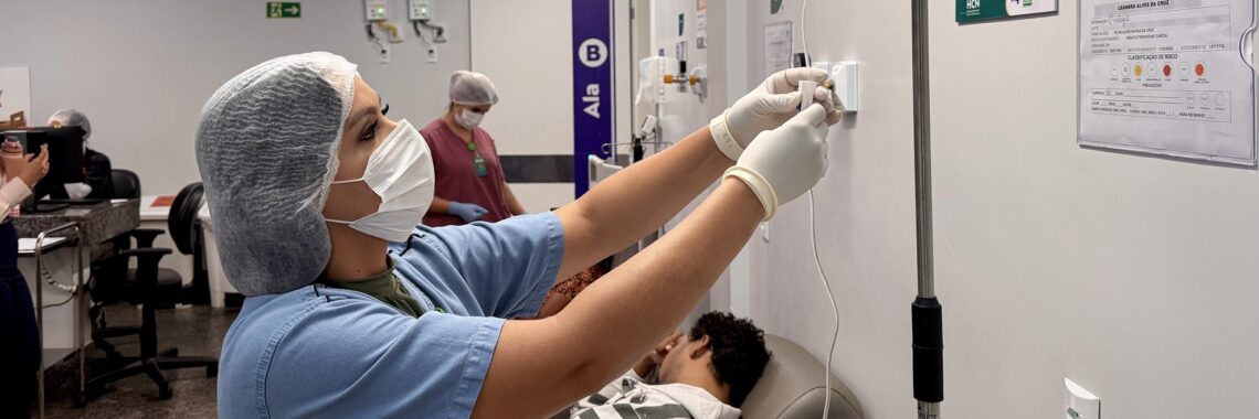 HCN (Hospital Estadual do Centro-Norte Goiano) conscientiza sobre a prevenção do câncer bucal e a importância da saúde oral em alusão a campanha Maio Vermelho.