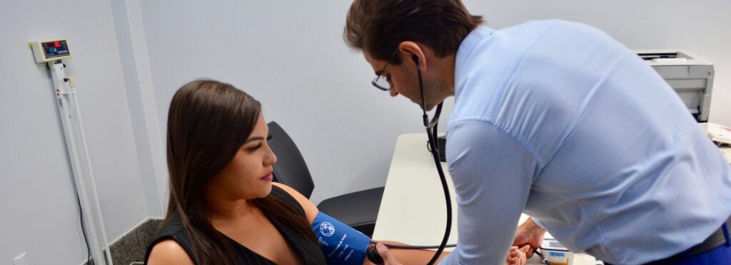 Hospital Estadual do Centro-Norte Goiano - HCN divulga a atualização sobre hipertensão: 120/80 é agora pré-hipertensão, alertando para a necessidade de cuidados médicos.