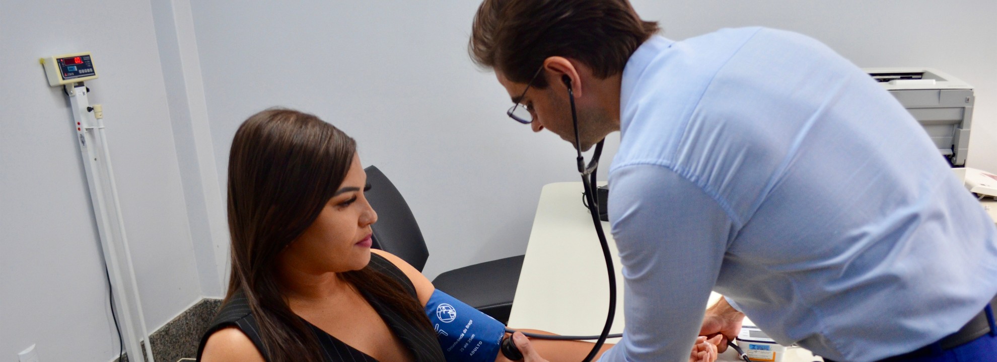Hospital Estadual do Centro-Norte Goiano - HCN divulga a atualização sobre hipertensão: 120/80 é agora pré-hipertensão, alertando para a necessidade de cuidados médicos.